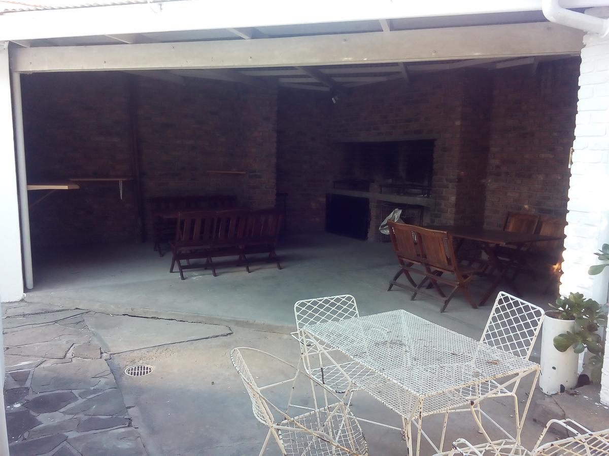 White House Lodge On Main ボーフォート・ウェスト エクステリア 写真