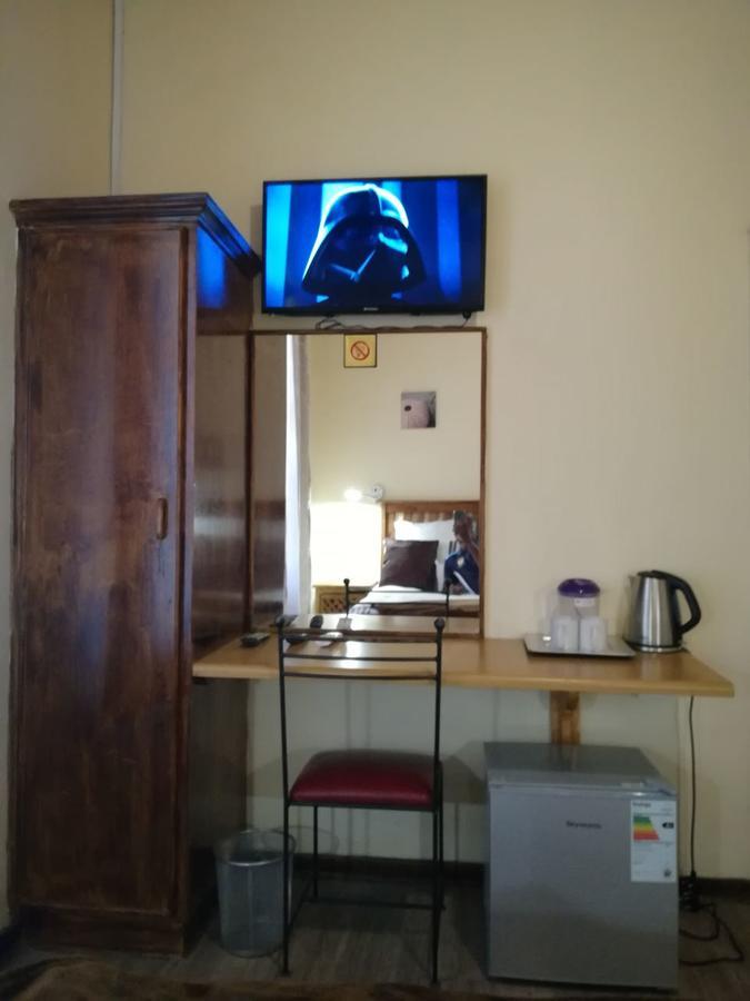 White House Lodge On Main ボーフォート・ウェスト エクステリア 写真