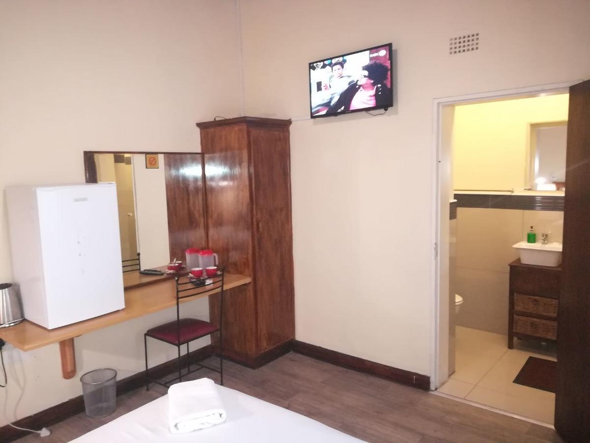 White House Lodge On Main ボーフォート・ウェスト エクステリア 写真